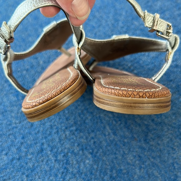 Circus by Sam Edelman Carolina Silver Metallic Thong Sandals Sz 6 - Picture 6 of 9